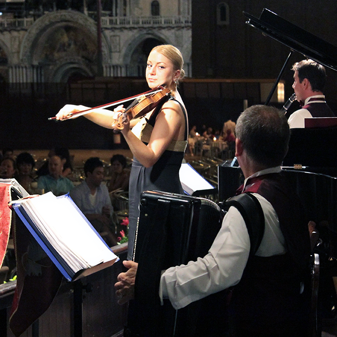 Momenti veneziani 14 - La violinista.jpg